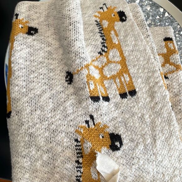 New with tags beige knitted 100% cotton nature giraffe baby blanket 32” x 40” - Picture 4 of 4